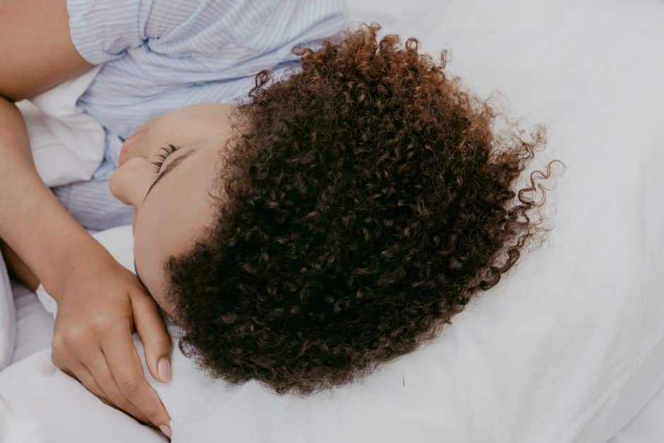 Zijslaper in bed